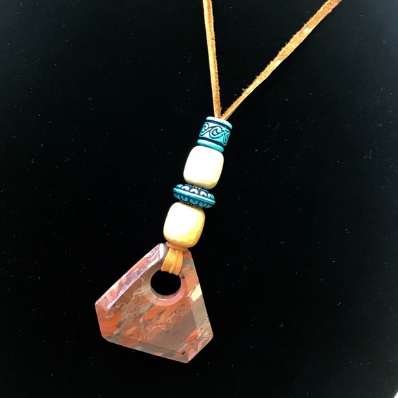 Agate Triangular Pendant Necklace - Picture 7 of 8